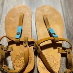 Barefoot dressy casual sandals tan leather vibrant Luna never worn 5.5?